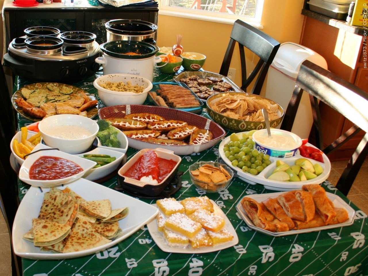 How to host a winning Super Bowl party — from food to décor