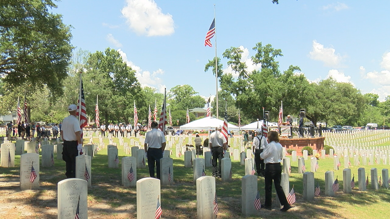 Thousands of veterans honored in Memorial Day ceremony at Wilmington ...