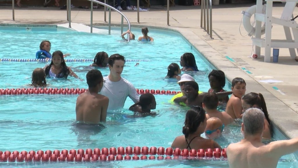 Hundreds Participate In World’s Largest Swim Lesson In Wilmington