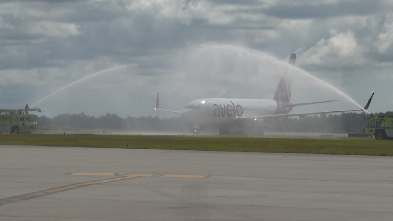 Avelo airline’s inaugural flight lands in Wilmington WWAYTV3