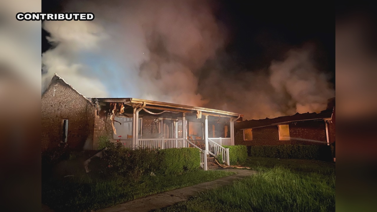 Columbus County first responders battle house fire in Chadbourn WWAYTV3