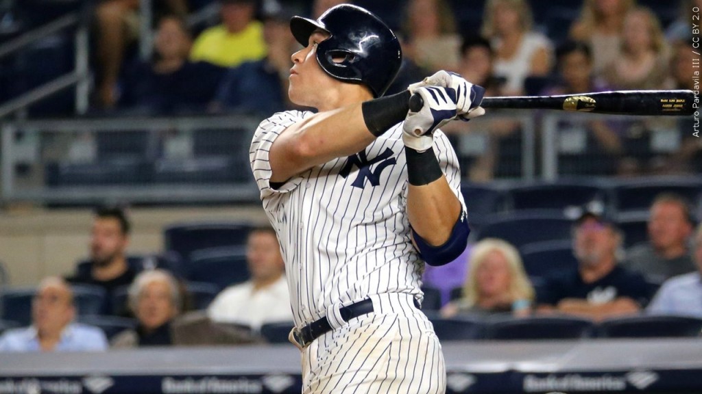 Yankees' Aaron Judge sets new American League record with 62nd home run -  ABC News
