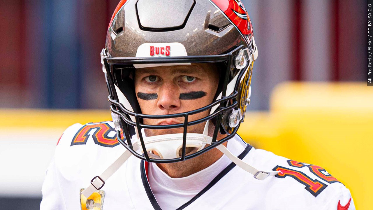 Bucs' Tom Brady goes over 100,000 yards passing for career