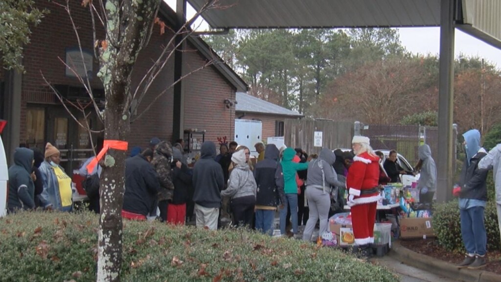 Good Shepherd Center Gives Away Hundreds Of Toys And Groceries