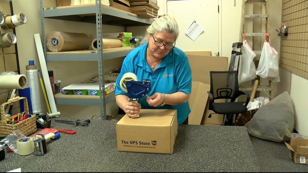 Local Package Delivery Services Prep For Last Minute Shipping