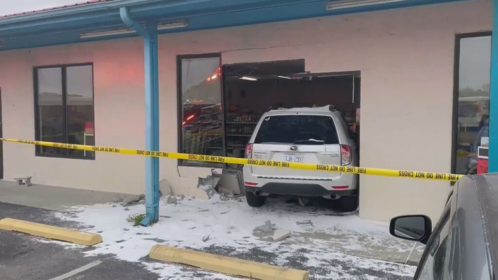 Car Crashes Into Rocky Point Abc Store
