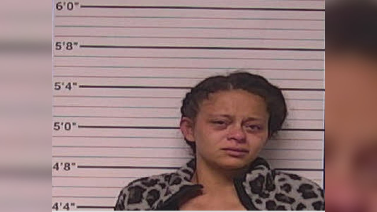 Bladenboro woman arrested on alleged drug, child abuse charges WWAYTV3