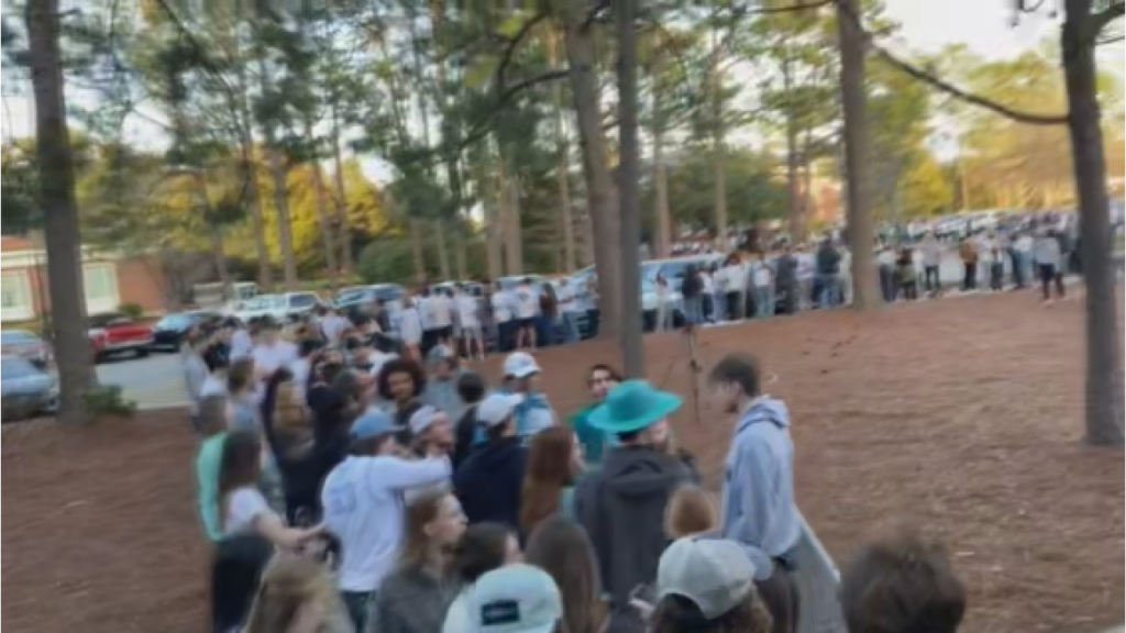Uncw Students Wait In Line For Game