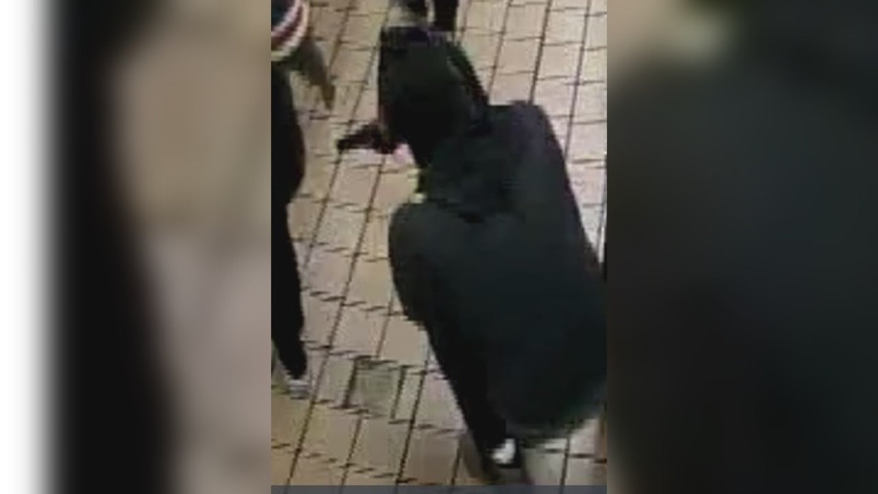 Wilmington Police searching for man accused of robbing Hardee's - WWAYTV3