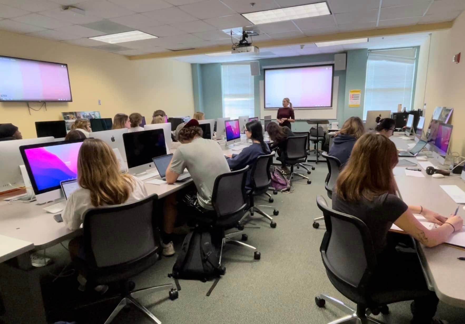 Jeff Rivenbark Hannah Patrick speaks to UNCW journalism class - WWAYTV3