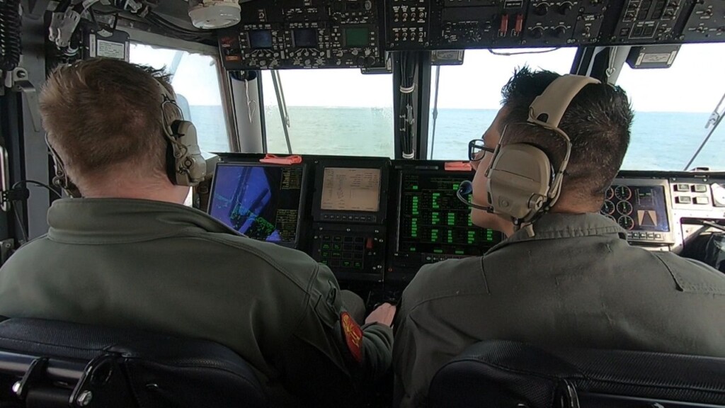 Lcac Simulator Serving at Sea Part Two: Navy Expeditionary Unit shows off hovercrafts ...