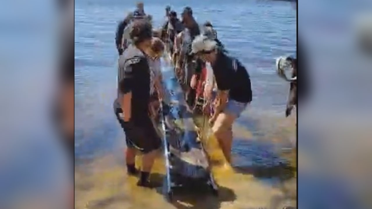 Historic canoe recovered from Lake Waccamaw WWAYTV3