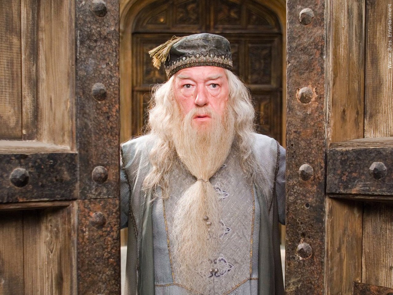 Michael Gambon, veteran actor who played Dumbledore in 'Harry Potter'  films, dies at age 82 - ABC News