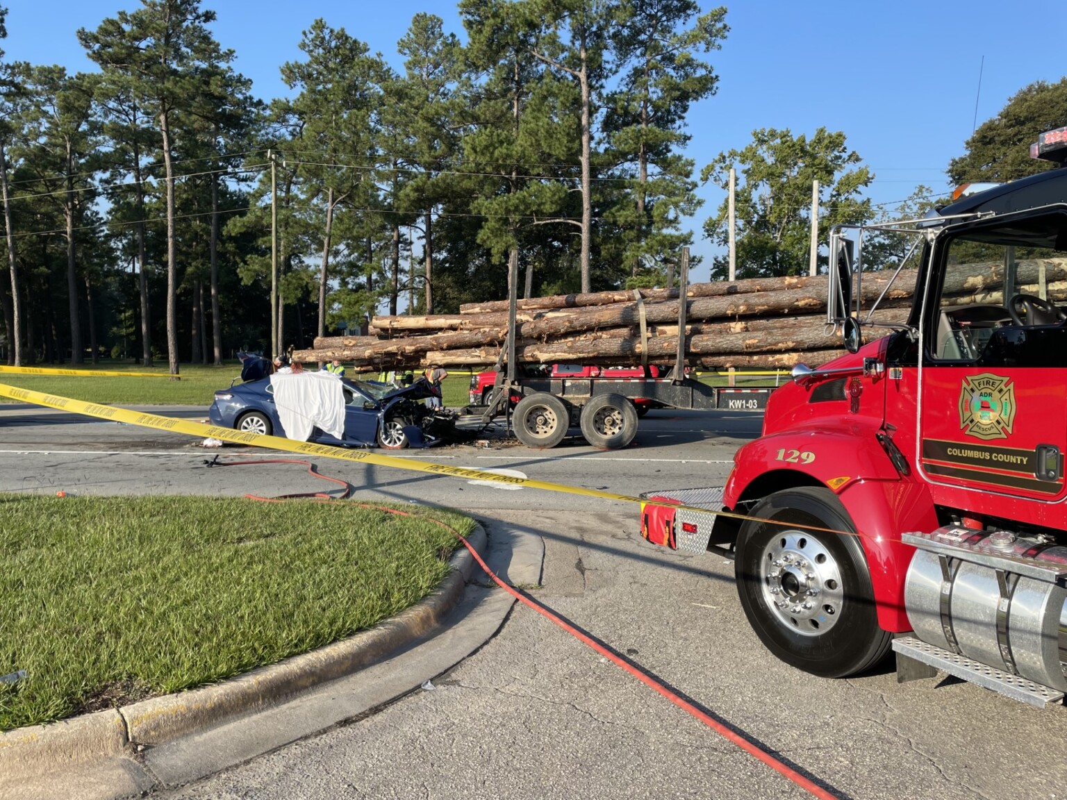 One person dead in crash involving log truck in Riegelwood - WWAYTV3