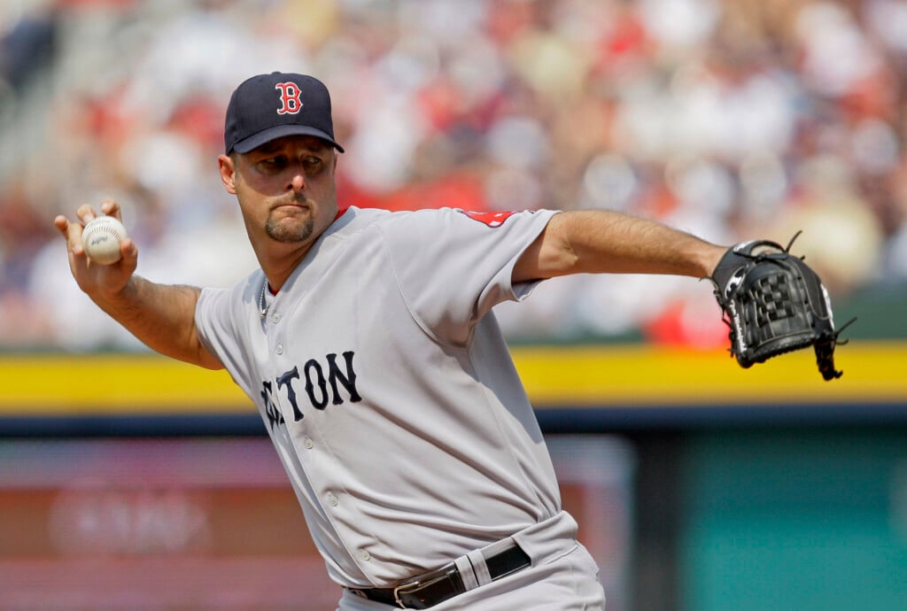 Watch: George Kirby throws knuckleball as tribute to Tim Wakefield