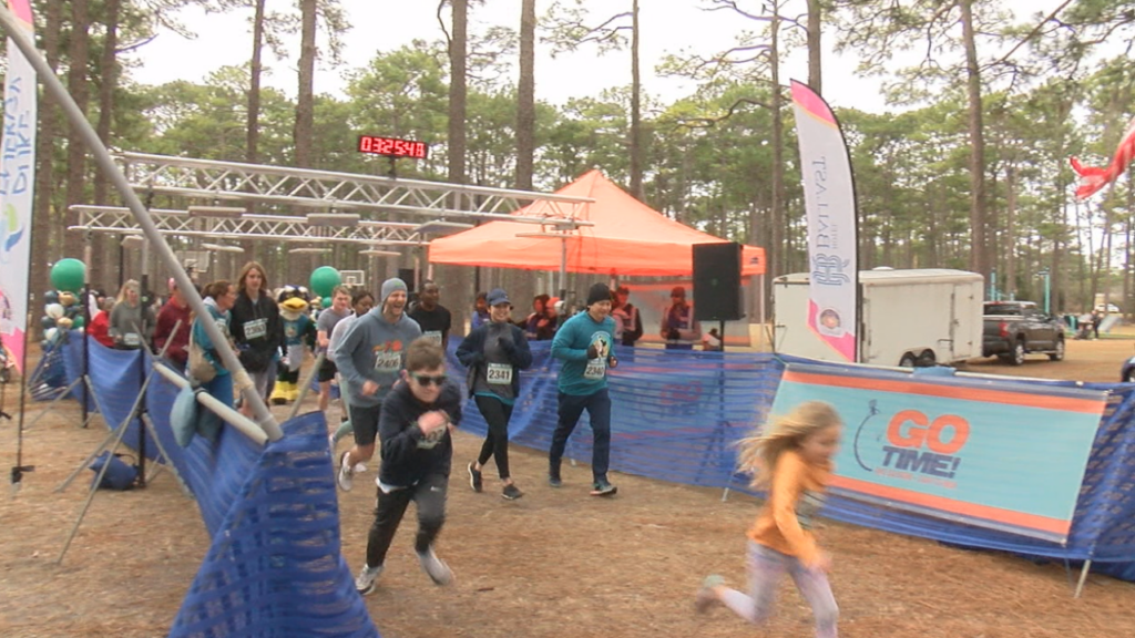 The North Carolina Azalea Festival collaborated with UNCW to host the "Seahawk Sun Run" in Long Leaf Park on Sunday morning. (Photo:Nate Mauldin/WWAY)