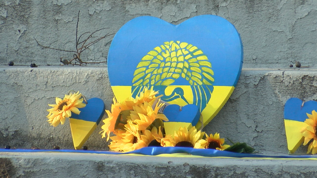 On Saturday evening, a rally and candlelit vigil was held to commemorate the two-year anniversary of the full-scale invasion of Ukraine. (Photo:Nate Mauldin/WWAY News)