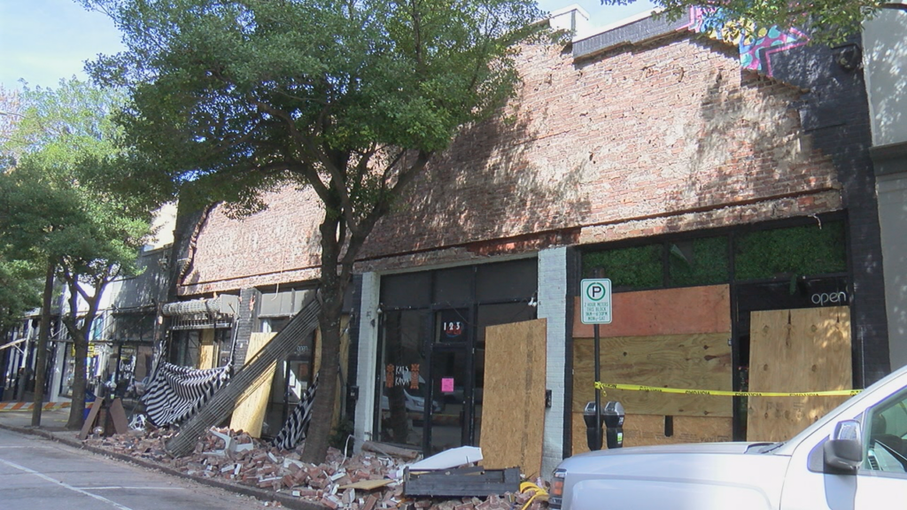 It was a night like any other for three grace street businesses. But shortly before eight last night, the front facade of the building that houses Tacobaby, Rumcow, and Kat 5 Kava collapsed unexpectedly. (Photo:Nate Mauldin/WWAY)