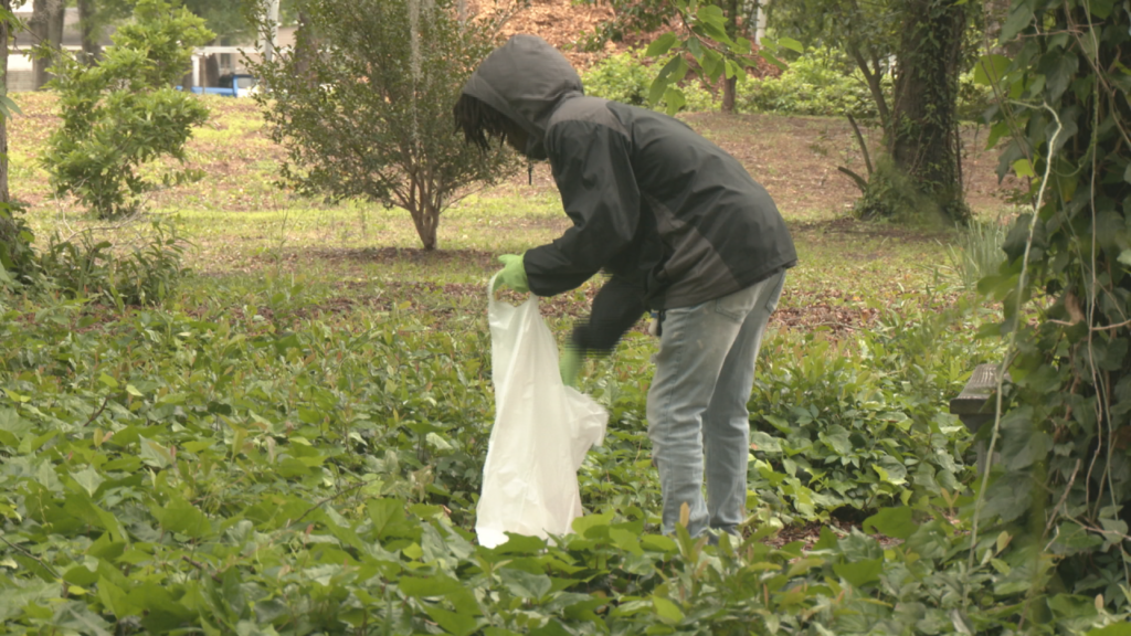 "Clean Up America" that's the goal of a nationwide trash clean up event held by the American Conservation Coalition today. Cities across the country participated, including Wilmington. (Photo:Nate Mauldin/WWAY)