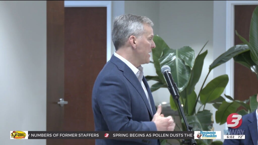 Governor Stein Discusses Crime Prevention At Commission Meeting