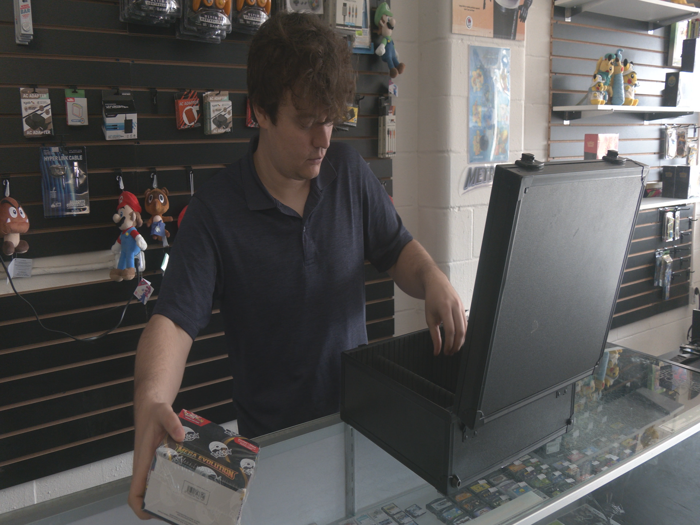 wwaytv3.com - Bryan Alonso - Wilmington video game store asks for help after robbery