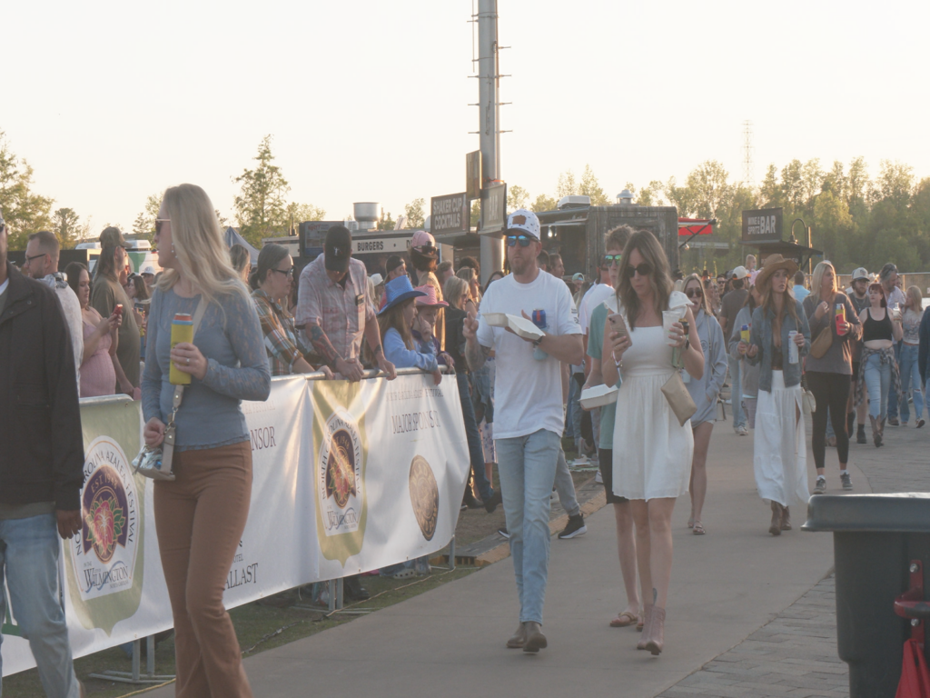 Attendees at the Dustin Lynch Concert