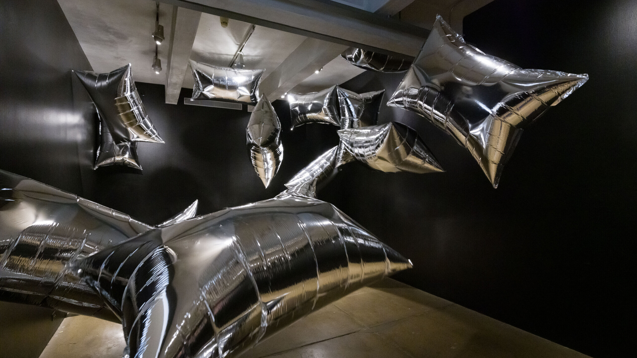 希少品★未開封★ ANDY WARHOL KYOTO シルバークラウド Cameron Art Museum to feature Andy Warhol's 'Silver Clouds' in