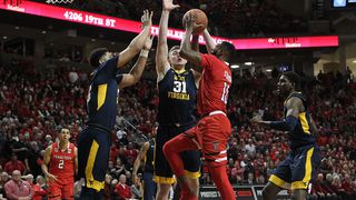 No. 8 Texas Tech knocks off No. 2 West Virginia 72-71