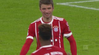 Thomas Muller scores his 100th Bundesliga goal | 2017-18 Bundesliga Highlights