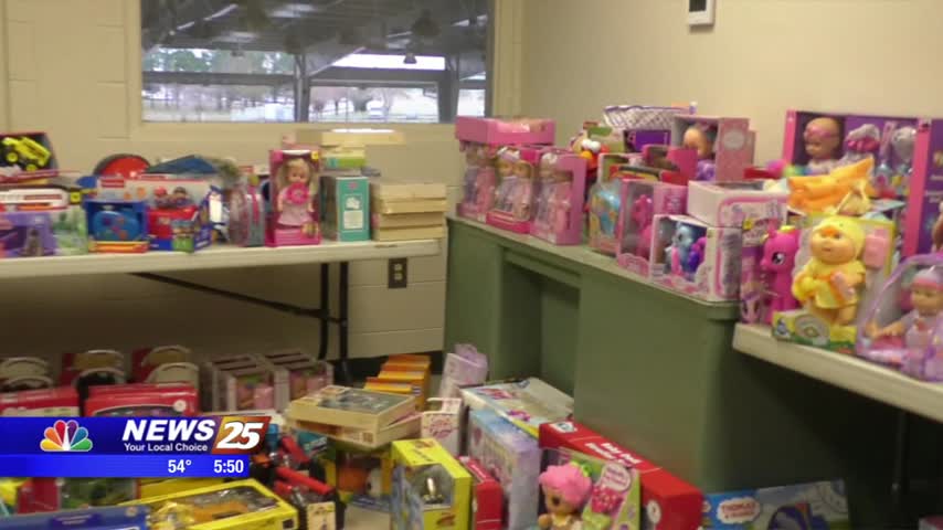 ‘Santa Wears a Badge’ toy distribution - WXXV News 25