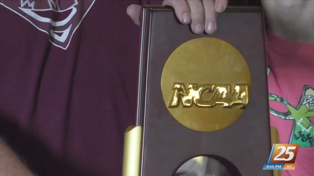 Mississippi State National Championship Trophy Tour Stops At Margaritaville