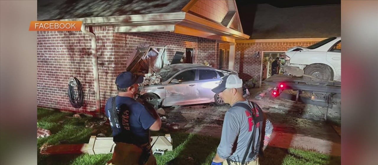 Car crashes into home in Chapelwood Subdivision in Gulfport - WXXV News 25