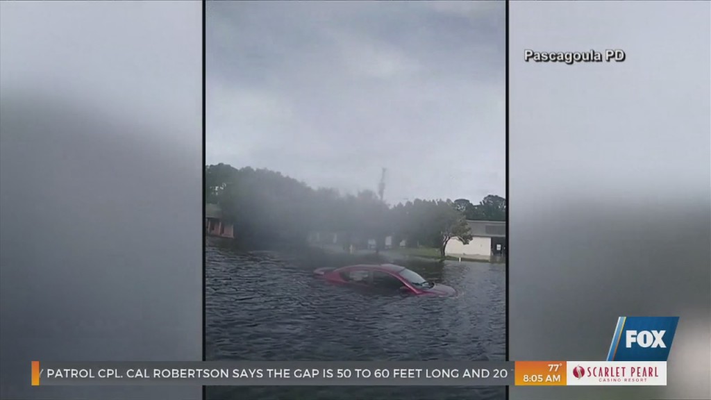 Pascagoula Police Officers Rescue Driver And Passenger From Flooded Car