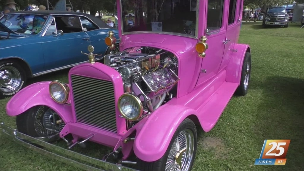 Cruisers Roll Into Goula Cruise