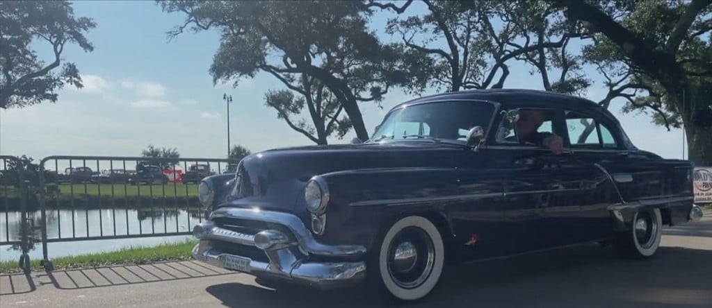 Cruisers Rolling To The Centennial Plaza