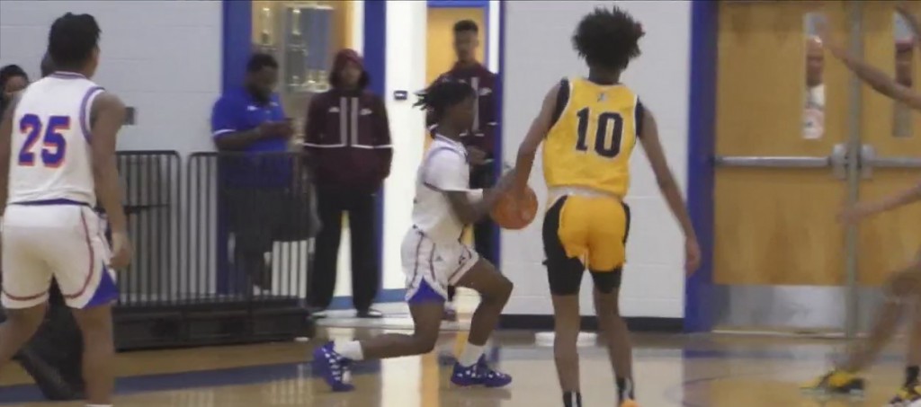 Gulfport Faces Off Against D’iberville In The 2021 Adidas Holiday Classic Championship Game