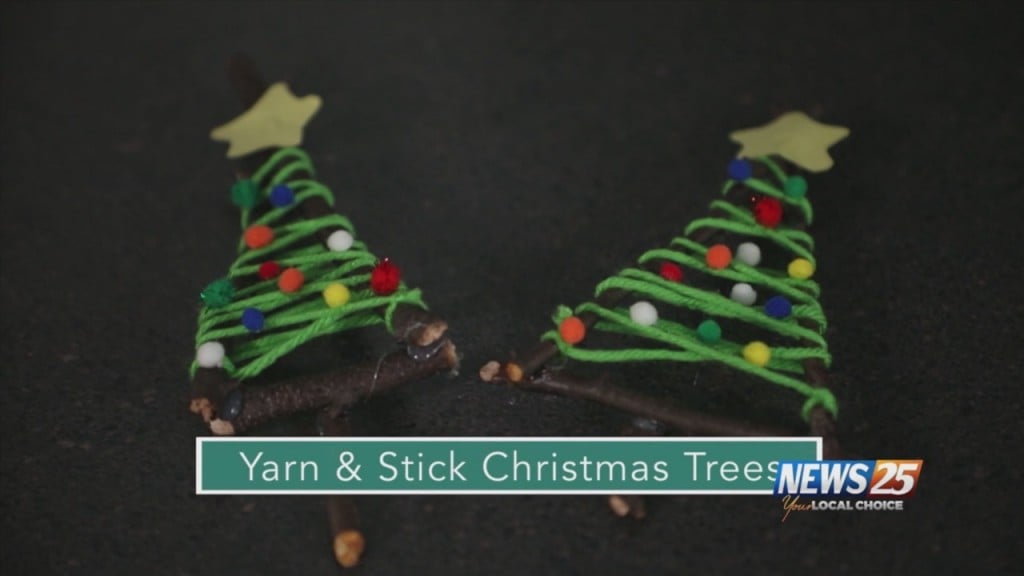 Mom To Mom: Yarn And Stick Christmas Trees
