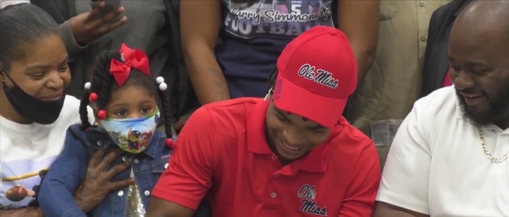 Moss Point Football’s Larry Simmons Signs With Ole Miss
