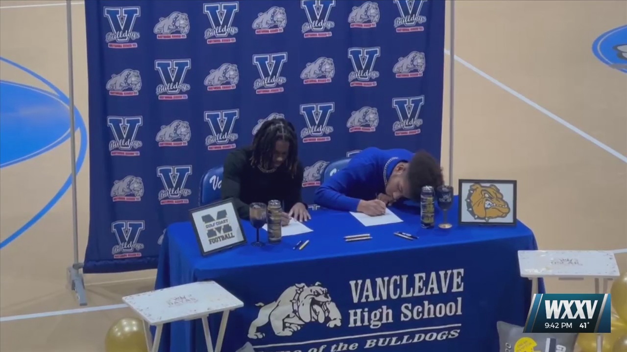 Vancleave football duo signs with MGCCC - WXXV News 25