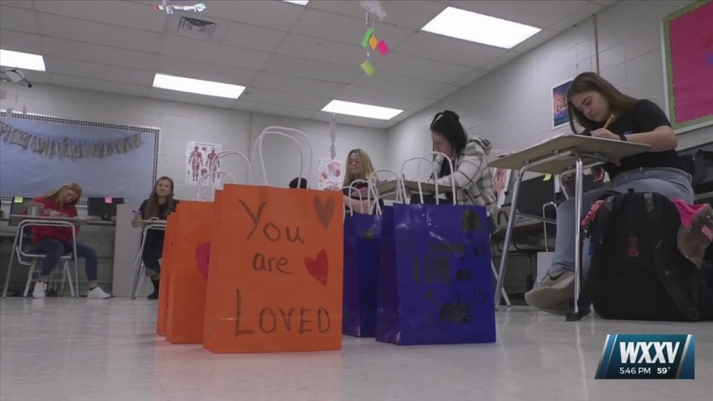 Harrison Central Students Make Valentine’s Day Goody Bags For Seniors