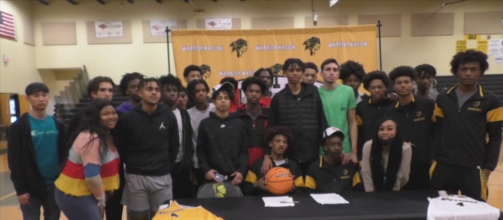 D’iberville Boys Basketball Duo Signs With Holmes