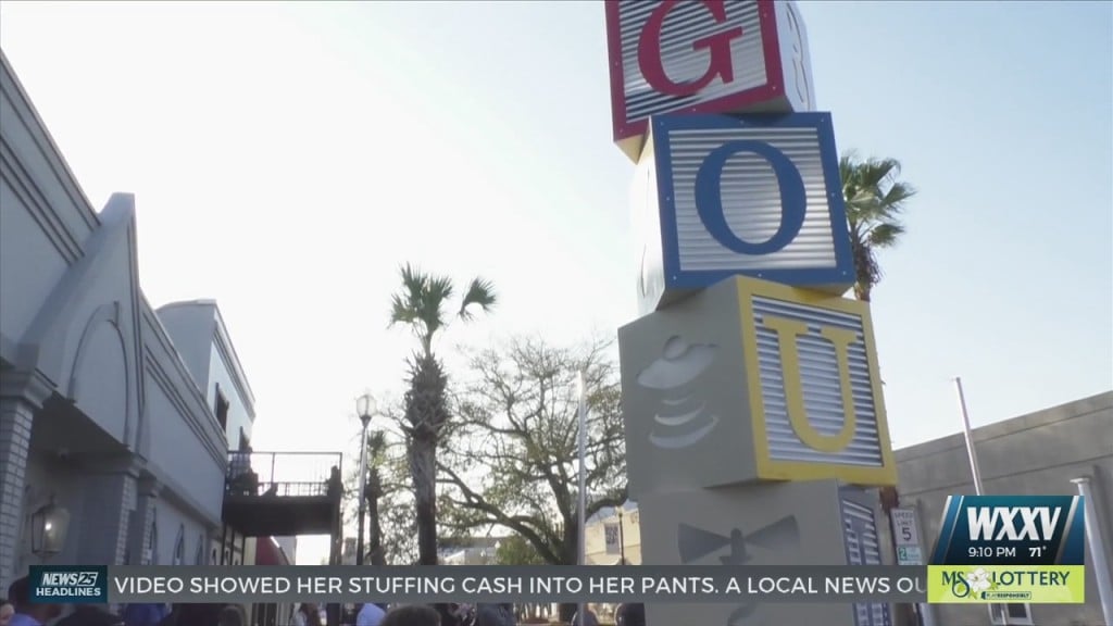 City Of Pascagoula Unveils 15 Foot Metal Statue Downtown