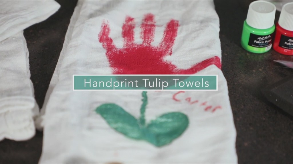 Mom To Mom: Handprint Tulip Towels