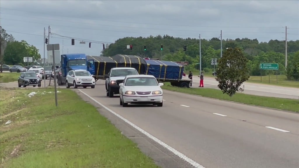 Tractor Trailer Gets Stuck On Highway 49 In Gulfport