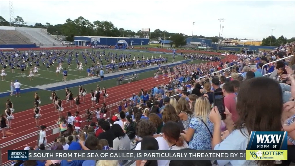 Ocean Springs Community Shows Out At Annual Pep Rally