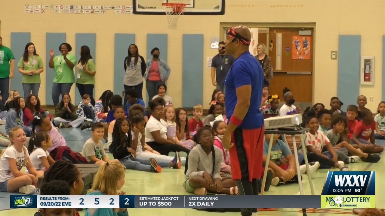 Kids at River Oaks Elementary School get active with Move to Learn