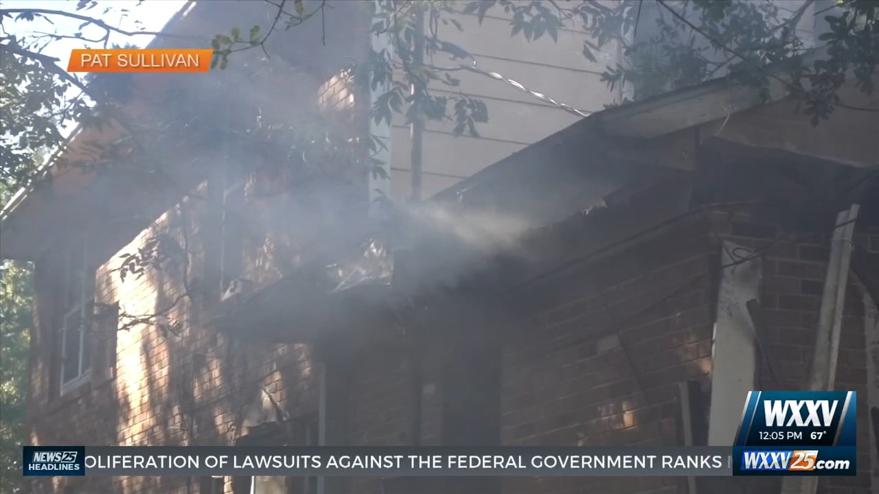 Father and son escape Gulfport house fire uninjured - WXXV News 25