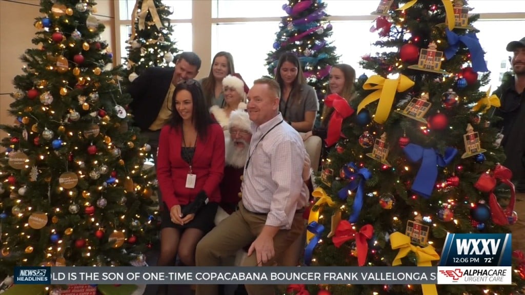 Gulfport Biloxi International Airport Unveils Christmas Tree Display