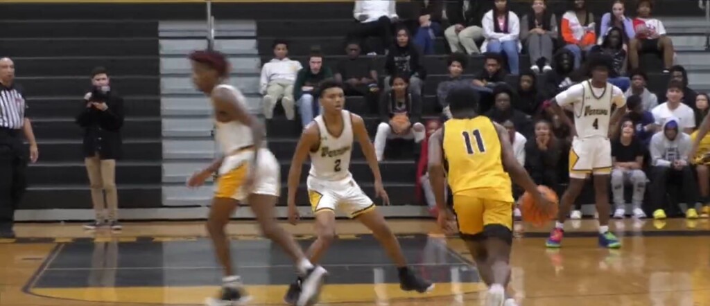 High School Boys Basketball: D’iberville Vs. Oak Grove