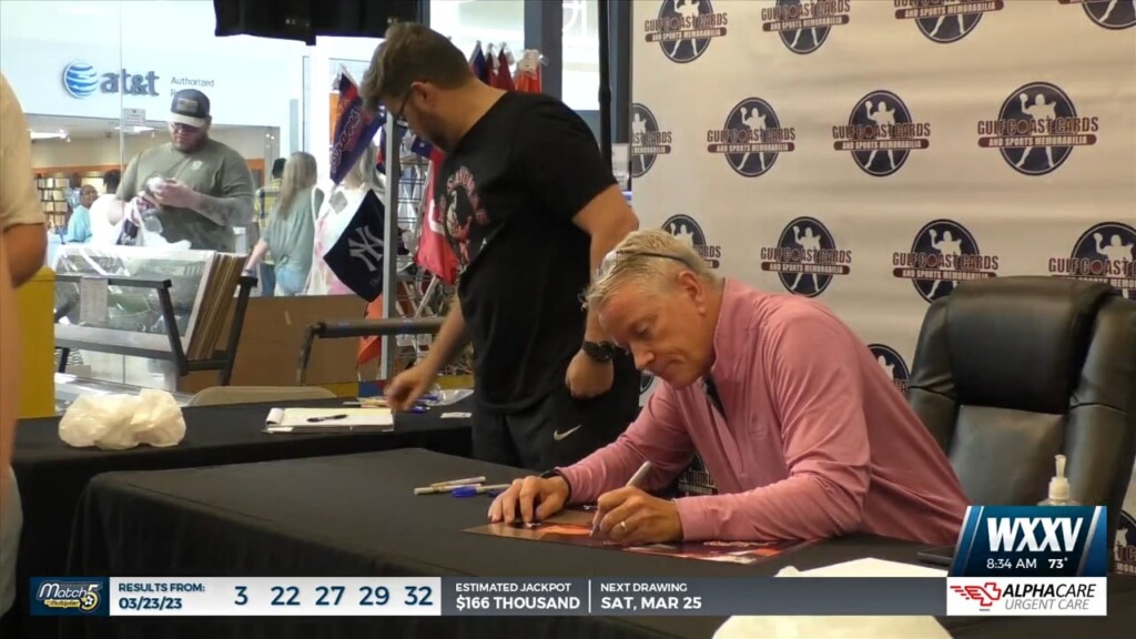 Baseball Fans Get Memorabilia Signed By Hall Of Famer Tom Glavine